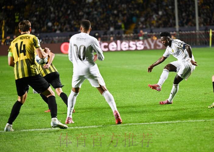 第3等级联赛小卒晃飞皇马2巨星!随后一幕帅炸